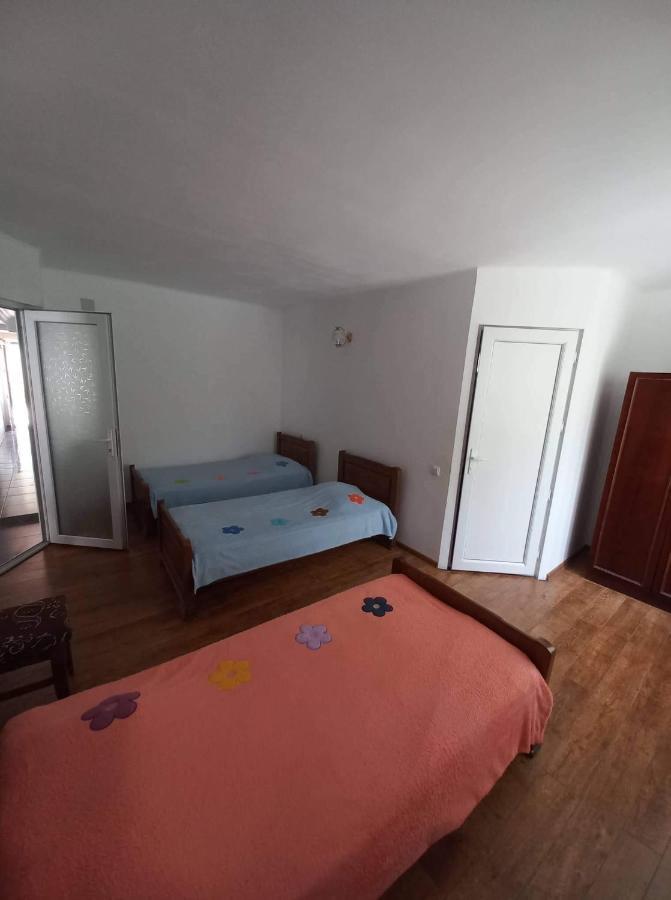 Guest House Maxim 마킨자우리 외부 사진