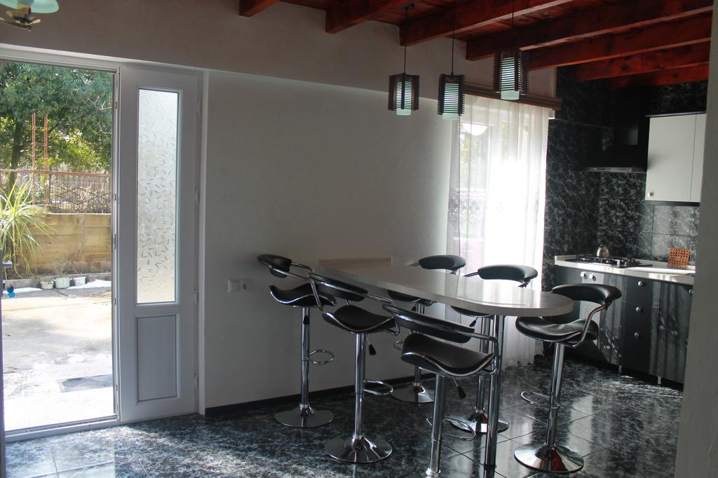 Guest House Maxim 마킨자우리 외부 사진