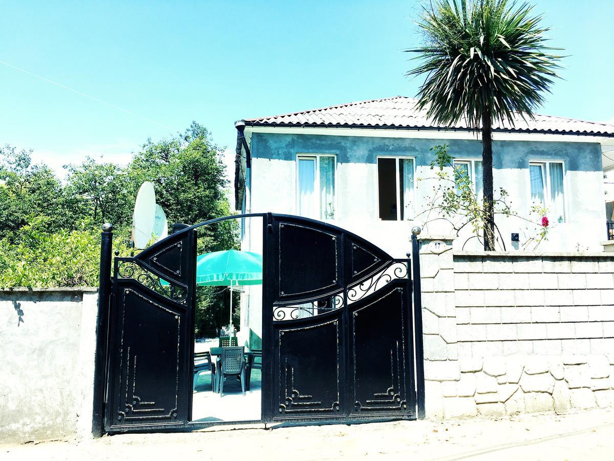 Guest House Maxim 마킨자우리 외부 사진
