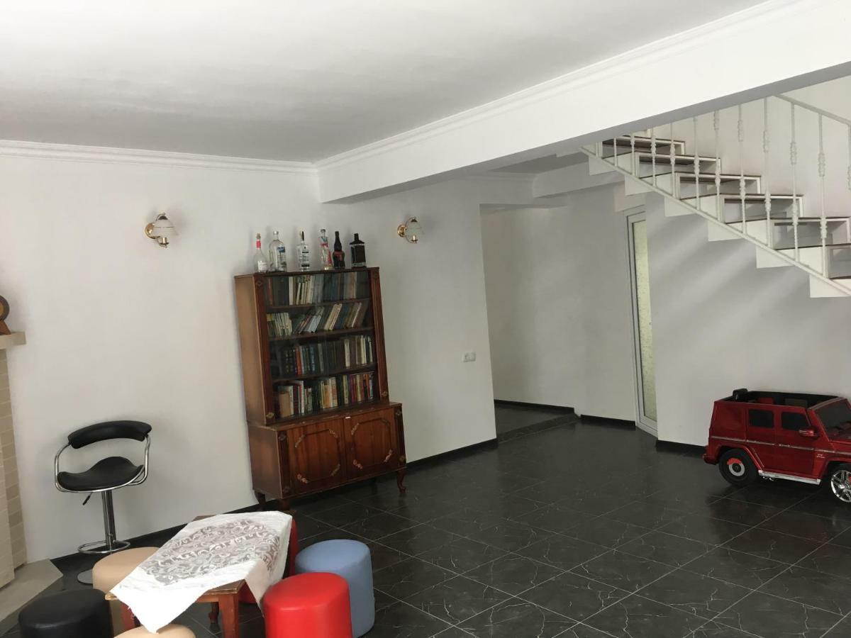 Guest House Maxim 마킨자우리 외부 사진
