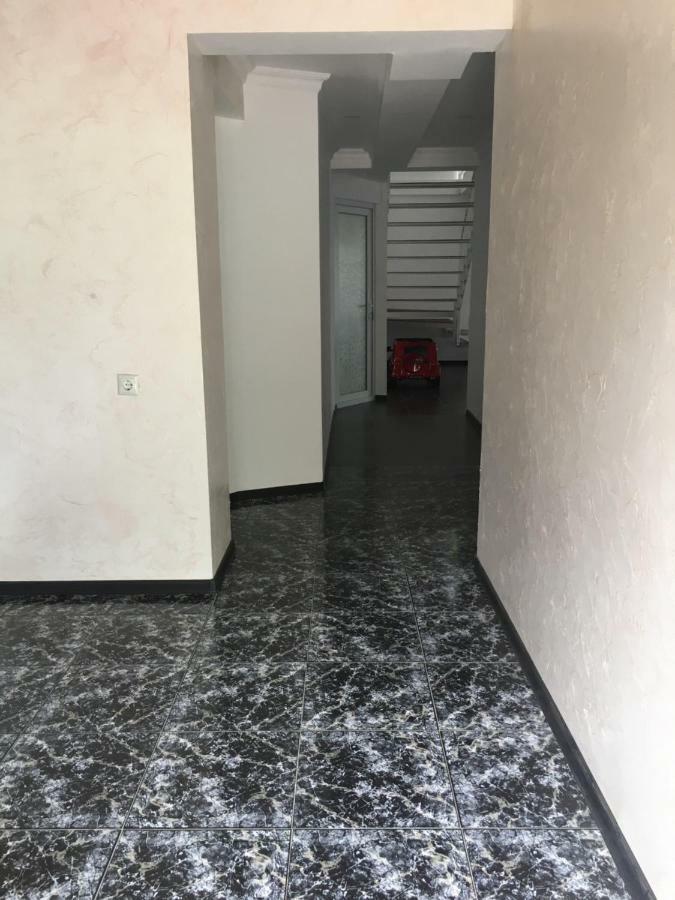 Guest House Maxim 마킨자우리 외부 사진